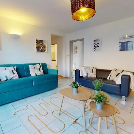 Des Bains Parking Hypercentre 6-8personnes