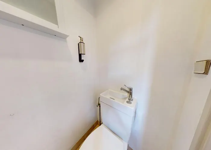 Des Bains Parking Hypercentre 6-8personnes *