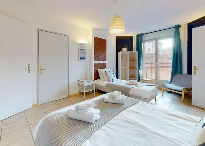 Des Bains Parking Hypercentre 6-8personnes *